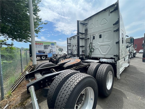 2015 FREIGHTLINER CASCADIA 125 8027324927