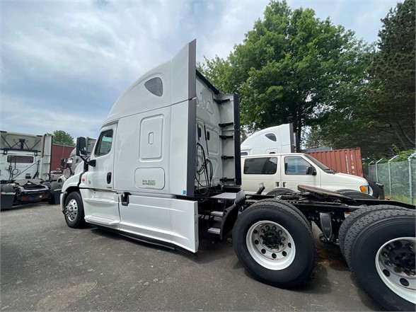 2015 FREIGHTLINER CASCADIA 125 8027324935